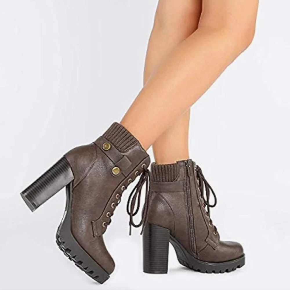 DREAM PAIRS Lace up Combat Ankle Chunky Heeled Boots Like New!